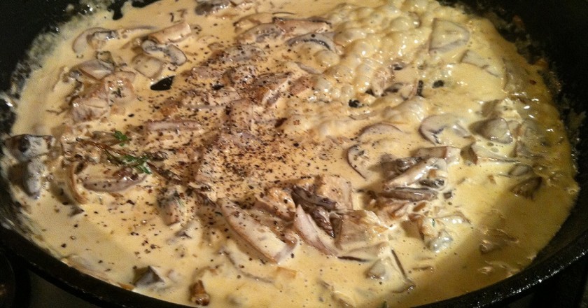 Cream sauce with mushrooms.