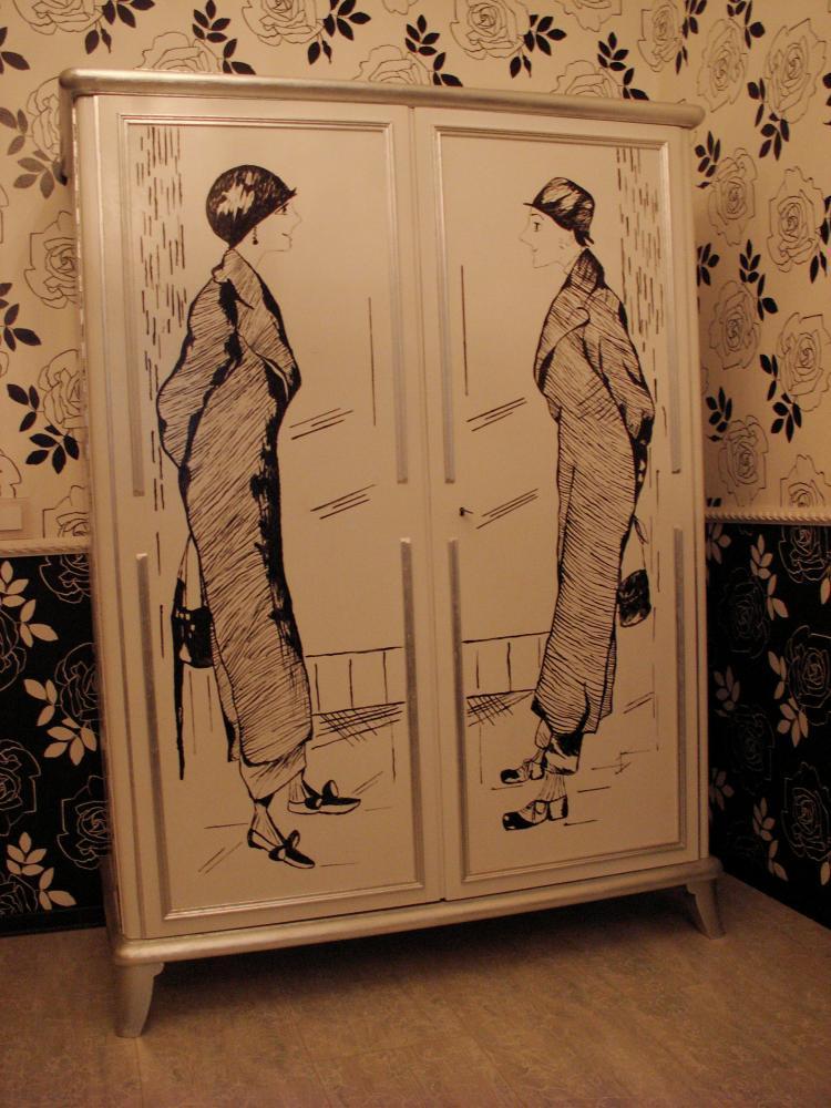 Decoupage of the cabinet with large drawings
