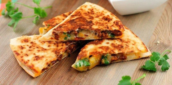 Tortilla به یک بشقاب آبجو