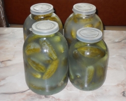 Why do pickled and canned cucumbers in banks droop and explode: what to do, how to fix it? Is it possible to eat pickled cucumbers in a closed brine?