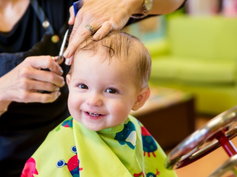 Der erste Haarschnitt