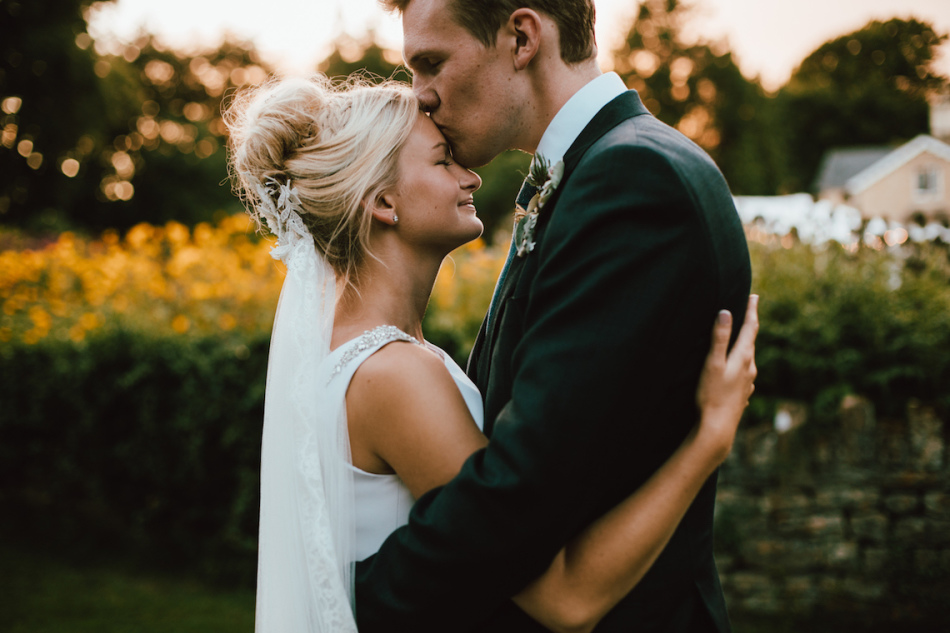 Tecken på bröllopet hjälper till att påskynda äktenskapet