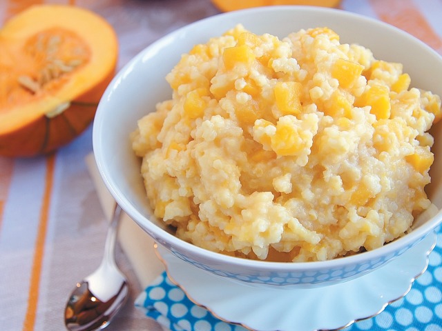 Pliez de la bouillie avec citrouille sur du lait et de l'eau: recette sur le poêle, dans une mijoteuse, pot, maigre, contenu en calories