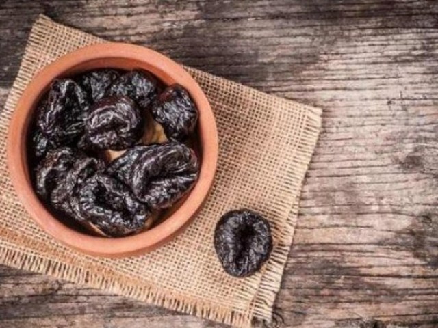 Bunny: calorie content, benefits and harm to the body, folk recipes, reviews. How much prunes can you eat?