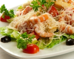 Salads with shrimp: the best selection of delicious recipes with cucumber, squid, mango and avocado, chicken and pineapples, rice noodles, dried tomatoes, Beijing cabbage and corn, mushrooms