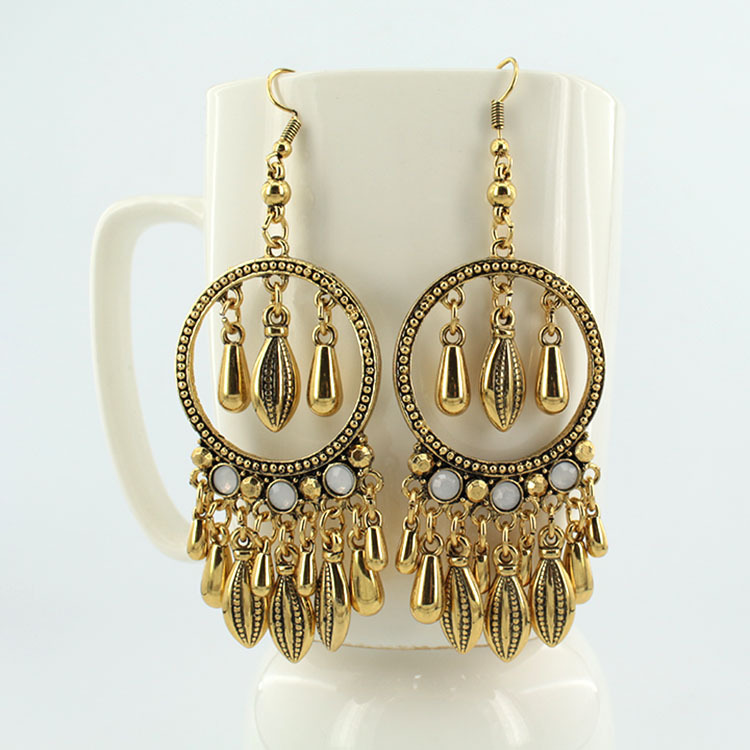 Such large gold earrings will be very popular in 2022-2023