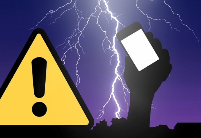 Μπορώ να χρησιμοποιήσω ένα κινητό τηλέφωνο κατά τη διάρκεια μιας καταιγίδας;