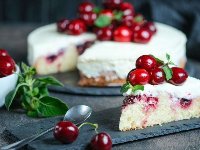 Ist es möglich, den üblichen Kuchen einzufrieren und ihn dann zu essen? Wird der Kuchen schlecht gehen, wenn er gefroren ist?