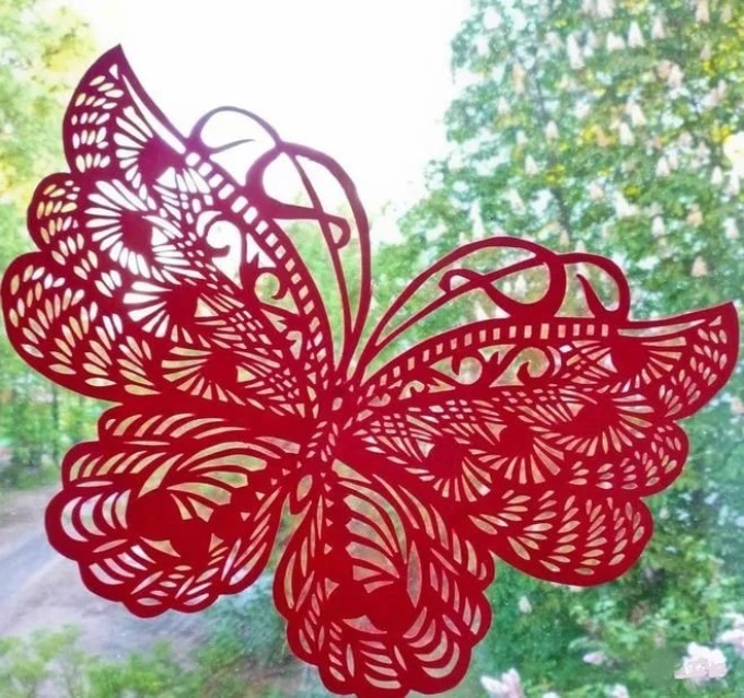 Оформление окон бабочками и птичками из бумаги весной своими руками: идеи, фото