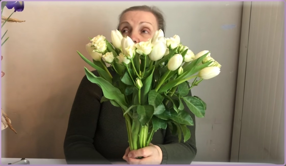 Vrtnicam dodajte bele tulipane