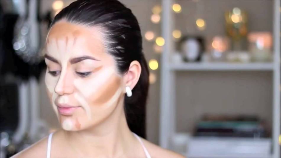 Contouring dengan fondasi lebih ekspresif