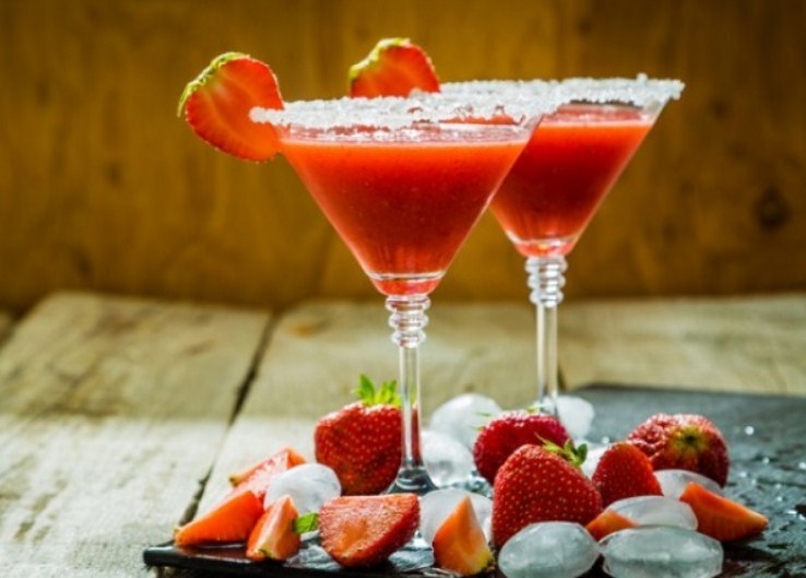 Margarita cocktail composition strawberry