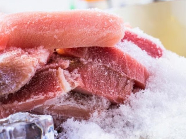 Можно ли повторно замораживать размороженную курицу, мясо, рыбу, фарш: советы