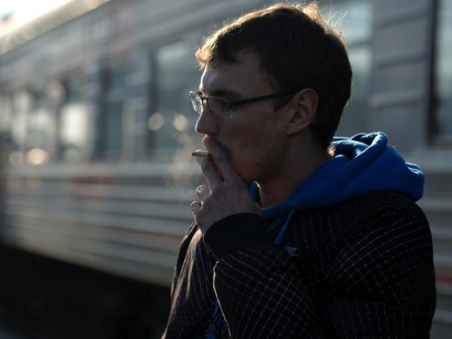 Do they smoke on trains now? How to smoke on a long -distance train? What is the punishment, a fine for smoking on a train, train?