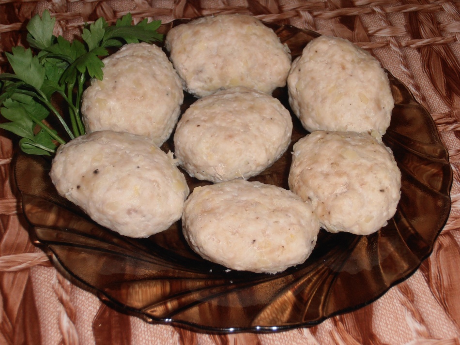 Cómo cocinar deliberadamente chuletas jugosas de pollo con avena: receta