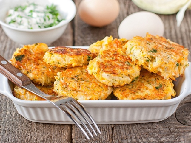 10 most delicious recipes of cabbage cutlets: preparation in a simple way, made of cavernous cabbage, sauerkraut, with the addition of beans, potatoes, minced meat, mushrooms, oatmeal, cheese, in a slow cooker