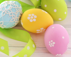 Crafts - Easter egg with your own hands for a child in a kindergarten, school, for competition: master class. How to make an Easter egg of paper, beads, ribbons, pasta, papier-mache, thread, newspapers, pasta, salty dough, knitted?