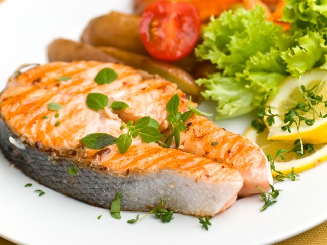 Рекомендации по употреблению рыбы и других морепродуктов: норма, советы. Чем грозит употребление сырой рыбы в пищу?