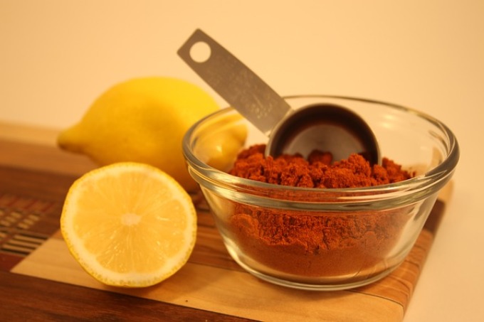 Intestinal cleansing with red pepper and lemon