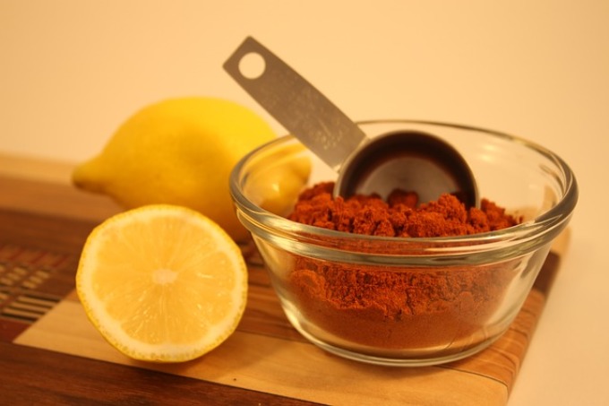 Tarmrengöring med röd paprika och citron