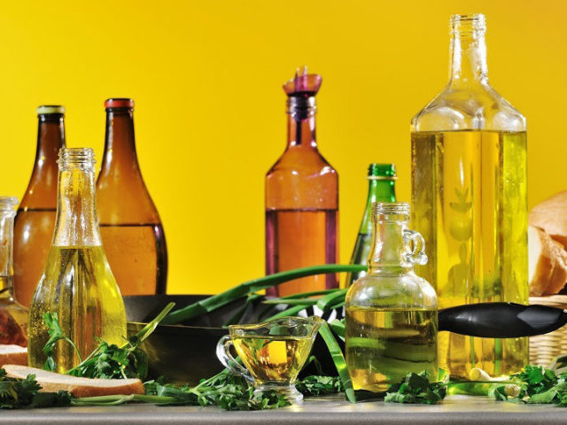 Ali je mogoče ocvrti v zamudnem rastlinskem olju? Kje lahko uporabim olje, ki je potekalo sončnico, oljčno ali laneno olje?