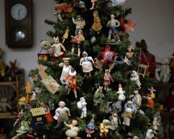 Obrti na ulici božično drevo so velike božične igrače, preproste, voluminozne, girlande, ure, sladkarije, zvonci, snežinke, kroglice iz CD - lastne roke: z lastnimi rokami: sheme, fotografija