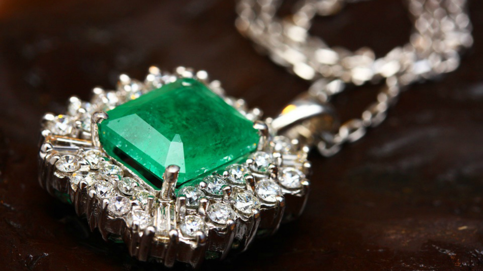 Emerald ni redek kamen, ampak da bi bil potreben, edinstveni naravni pogoji