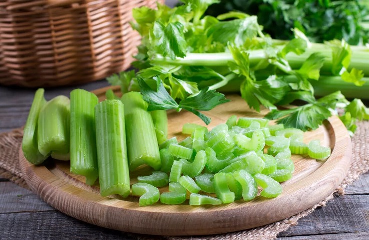 You can eat celery in any quantity without adding kilograms