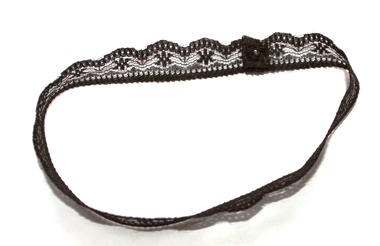 Chocker from lace
