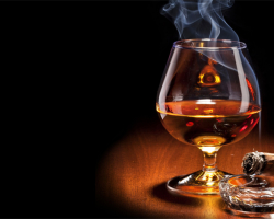 Brandy et Cognac: Quelle est la différence, quel est le meilleur? 5 Différences entre Brandy et Cognac: Description. Que signifient les étoiles de Brandy Cognac?