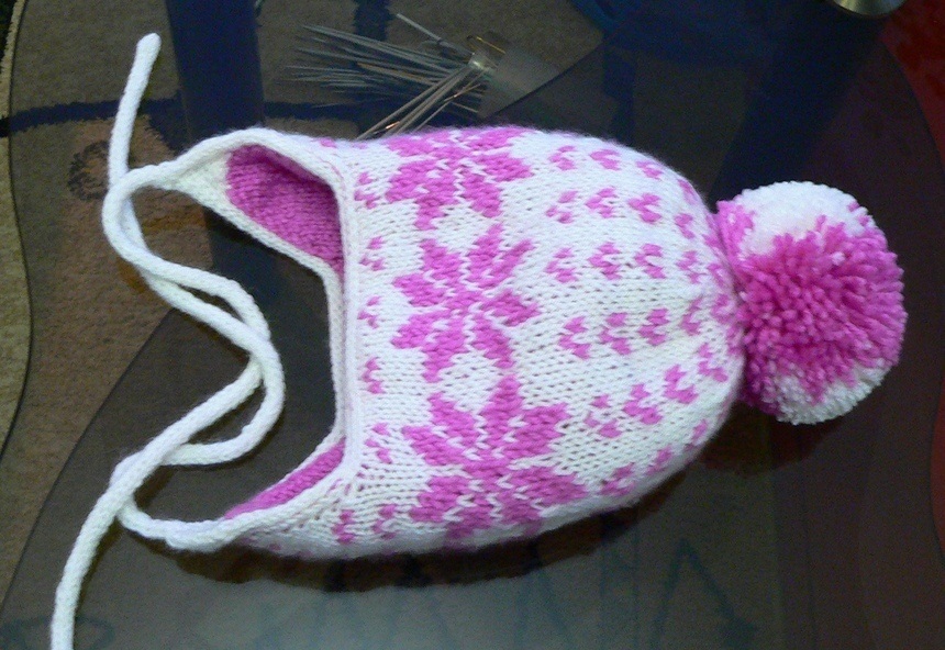 Έτοιμο -Πλεκτό χειμερινό καπέλο με αυτιά για ένα κορίτσι με νιφάδες χιονιού