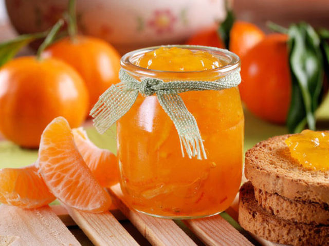 Recipes of jam made of whole tangerines, slices, halves, with oranges, lemons, apples, ginger, bananas, nuts, cognac. How to cook tangerine jam in a slow cooker?