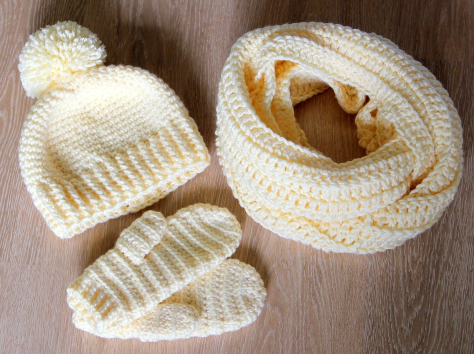 Knitted set of hat, snood, mittens, photo 9