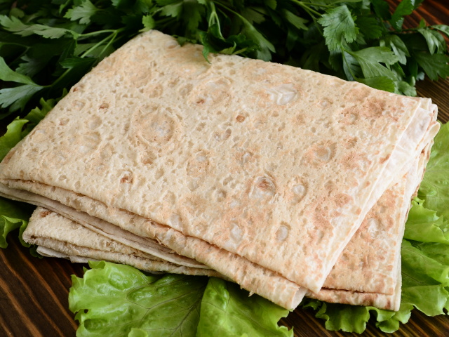 How to use lavash: tasty recipes of lavash dishes - snacks, rolls with crab sticks, pie, pies, chips, apple strudel