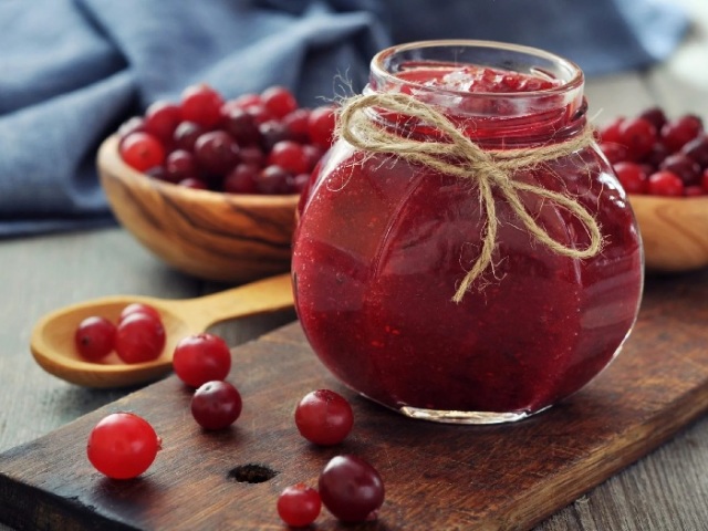 Brusnika - sylt, sylt, sirap, kompote, gelé för vintern: de bästa recepten. Hur man lagar sylt av lingonberries med äpplen, päron, plommon, blåbär, citron, valnötter, morötter, zucchini, pektin, på honung: recept