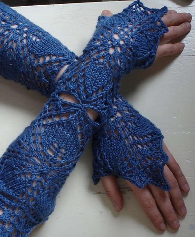 Openwork blue mittens