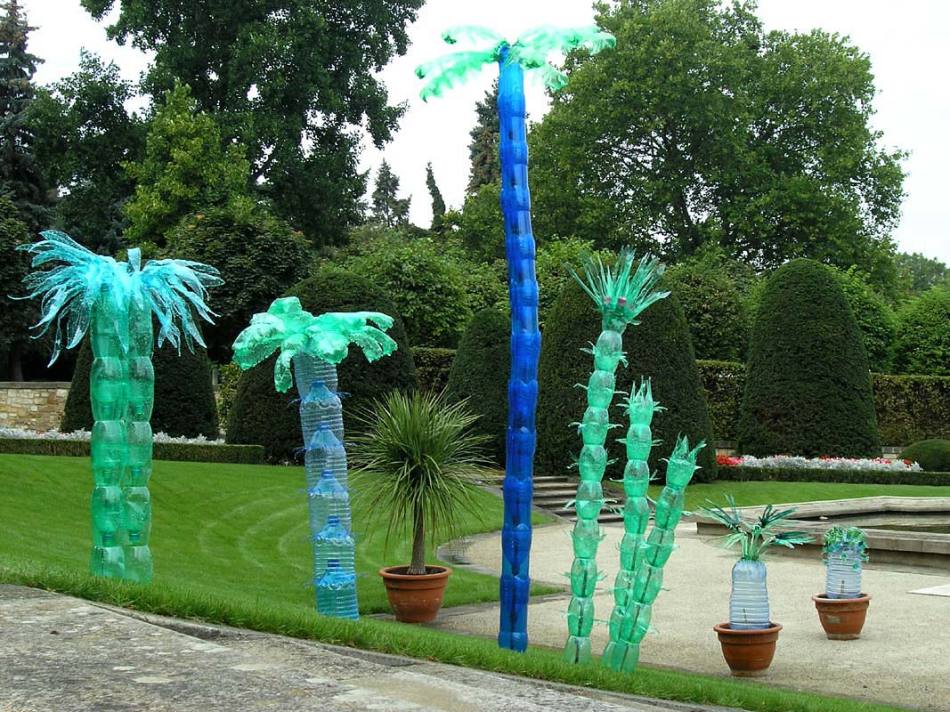 Palms made of plastic bottles that are not stylized for real trees