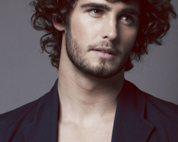 How to beautifully lay curly hair to a man? Men's haircuts for curly hair