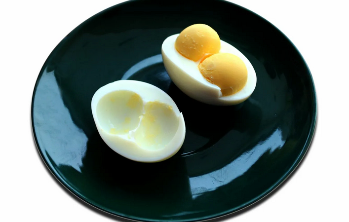 Куриное яйцо с двумя желтками