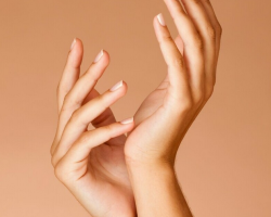 จะกำหนดลักษณะของบุคคลได้อย่างไรด้วยความยาวและรูปร่างของนิ้วมือและรูปร่างของมือ? จะกำหนดลักษณะของบุคคลบนนิ้วได้อย่างไร?