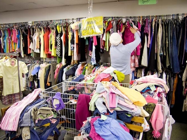 Second-hand-exclusive clothing for a penny: features, purchase rules. Is it worth buying clothes in the Saacond Hend?