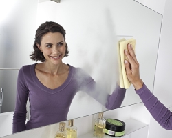 Hogyan és mit kell mosni a tükör otthoni válás nélkül: receptek. Hogyan tisztítsuk meg, mossa meg a tükröt a tökéletes ragyogásra válás nélkül, népi gyógymódokkal és eszközökkel a boltból? Hogyan lehet rongyot vásárolni a tükrök törlésére az aliexpress -en, hogy ne váljanak el?