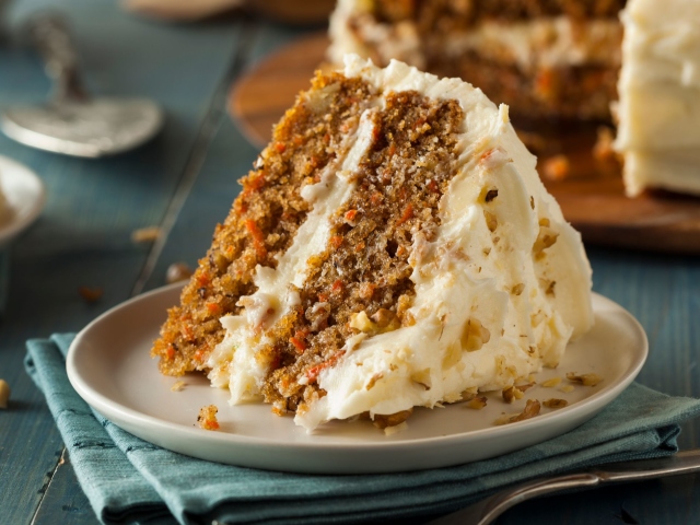 Layer for a cake with nuts: 10 delicious recipes