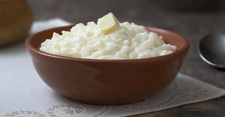 Dodajte maslo rižju, ki je potrebno