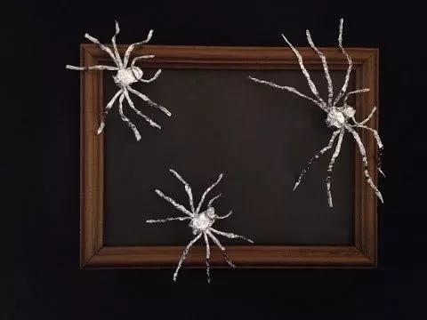 How to make a foil spider to decorate the interior?