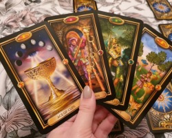 Do Tarot cards affect the fate of the fortuneteller: what's the danger?