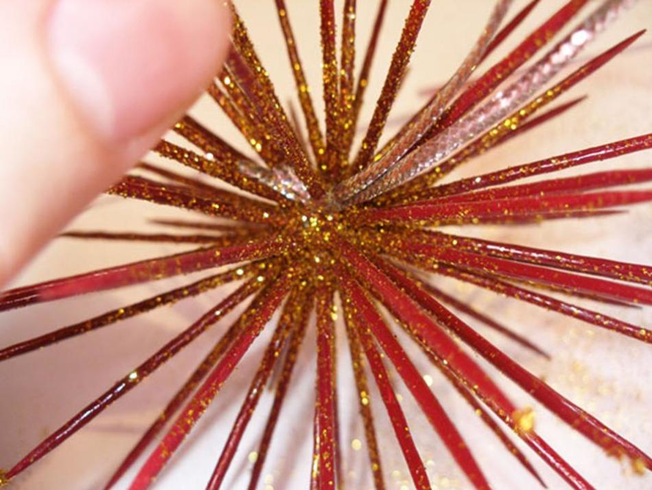 Balls on a Christmas tree of toothpicks, example 3