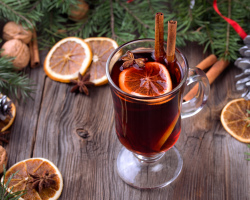 The best recipes for making alcoholic mulled wine at home. How to cook a delicious hot New Year and Christmas mulled wine made of white, red, semi -sweet and home wine?