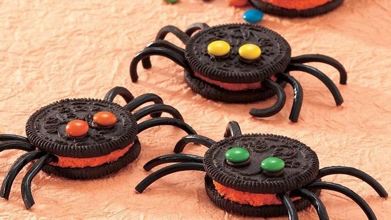 ¿Cómo hacer una araña de masas y galletas?