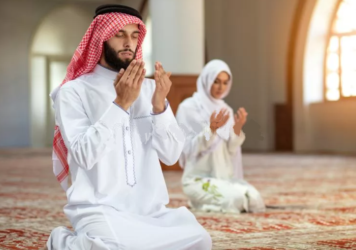 Мусульманская аватарка — мужчина во время намаза